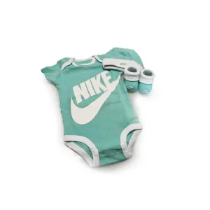 Babys Nike 3 Piece Jordan Infant set