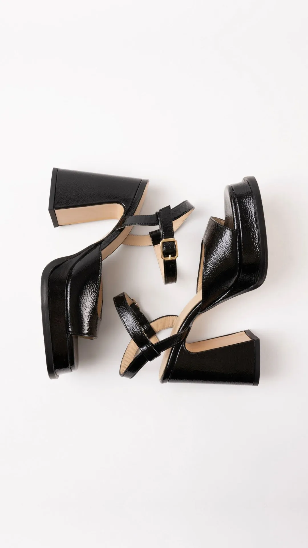 GRACIA - Black Wrinkled Patent Leather Platform Sandals