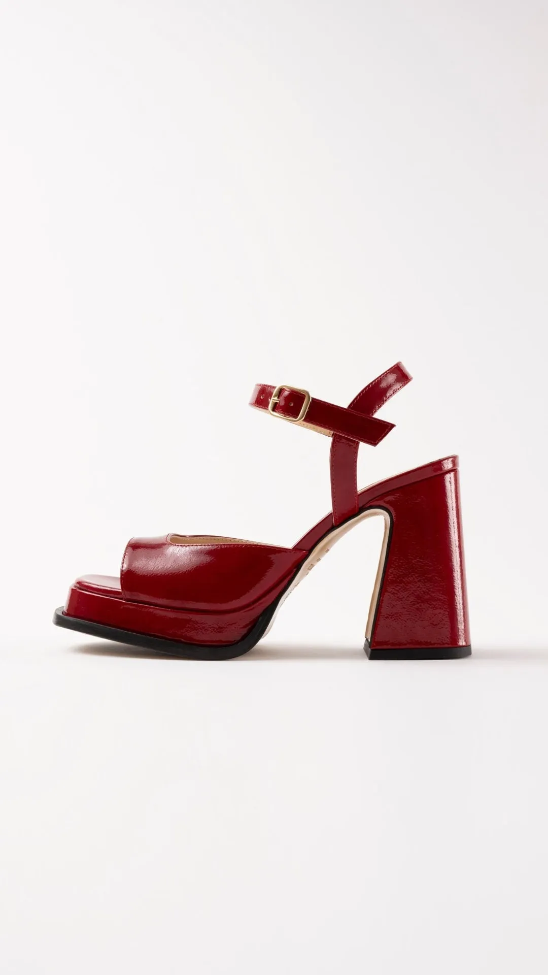 GRACIA - Red Wrinkled Patent Leather Platform Sandals