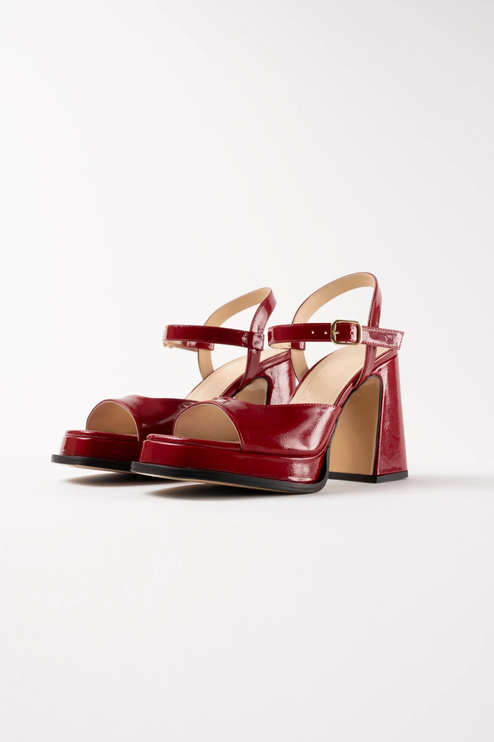 GRACIA - Red Wrinkled Patent Leather Platform Sandals