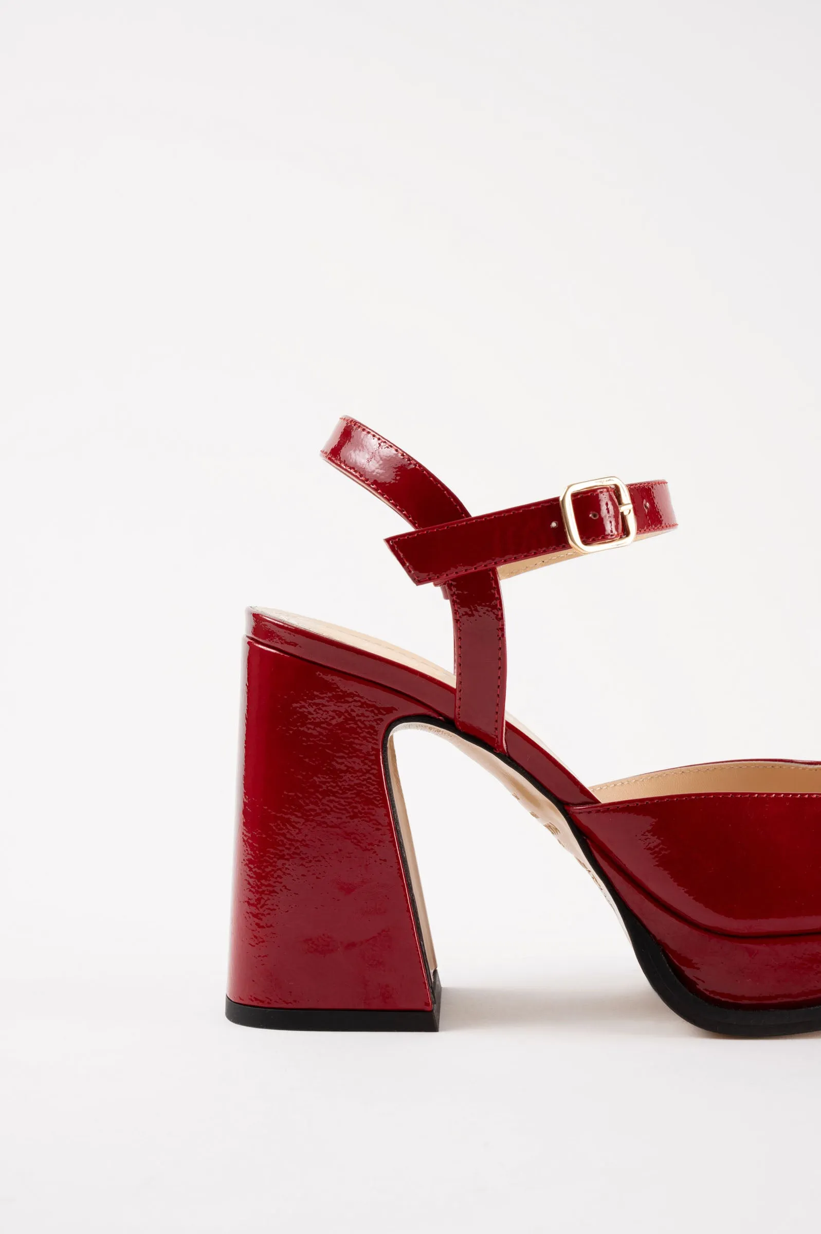 GRACIA - Red Wrinkled Patent Leather Platform Sandals