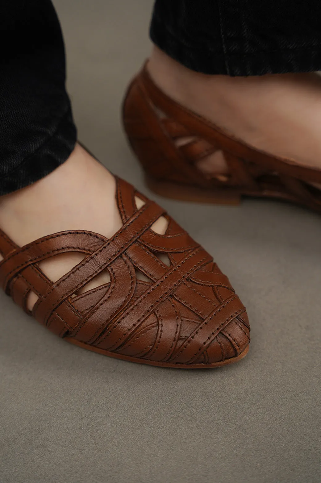 LEATHER WOVEN PUMPS