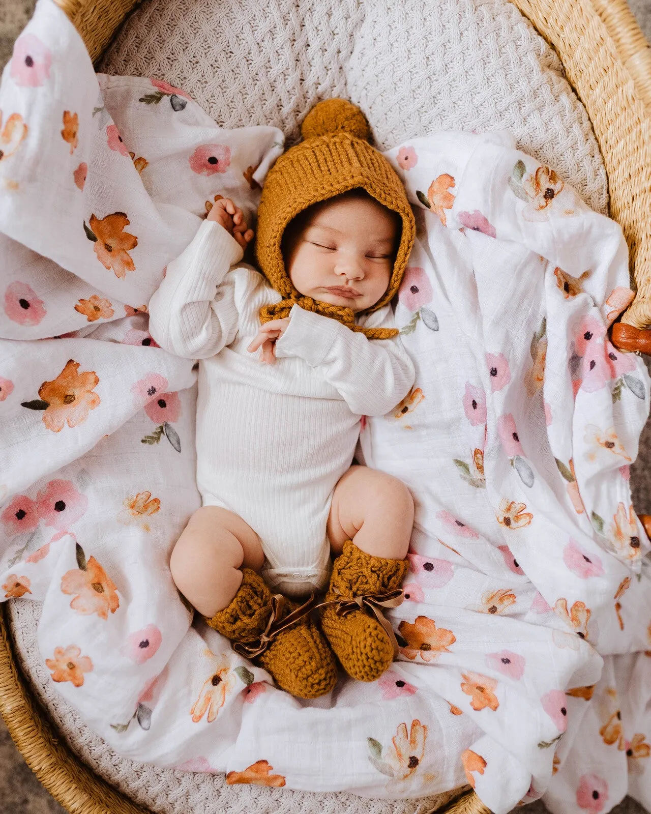 Snuggle Hunny - Merino Wool Bonnet & Booties - Bronze