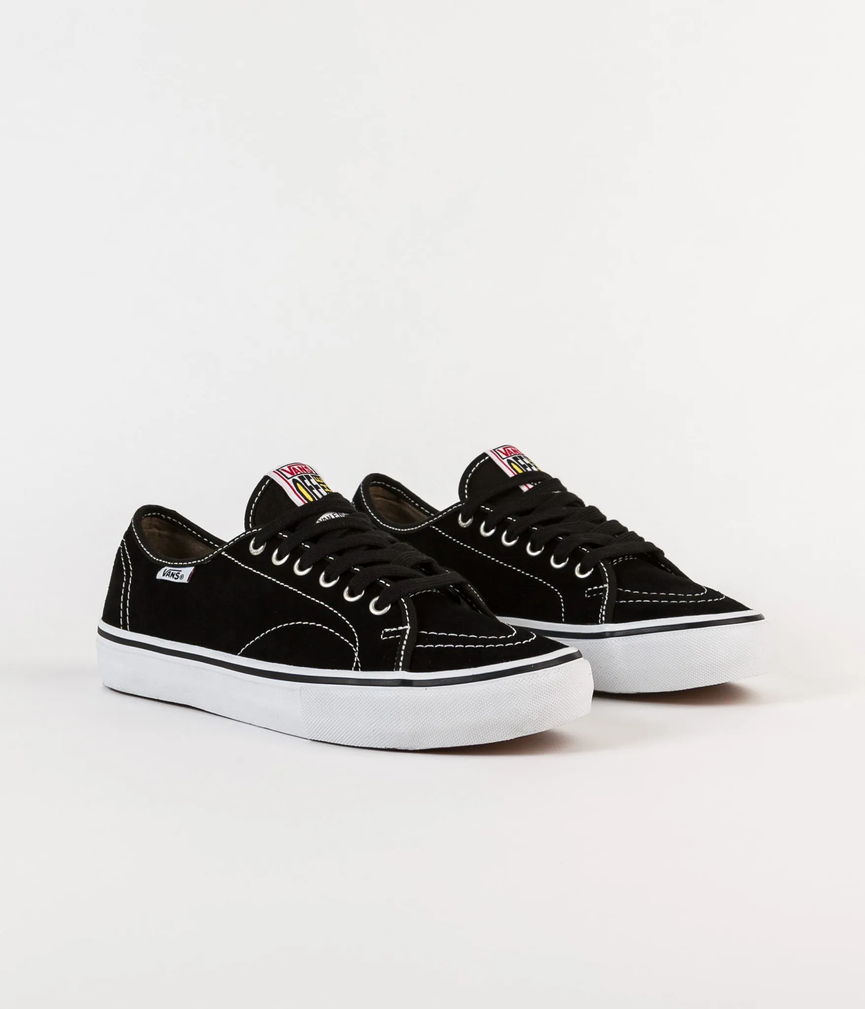 Vans AV Classic Pro Shoes - Black / White