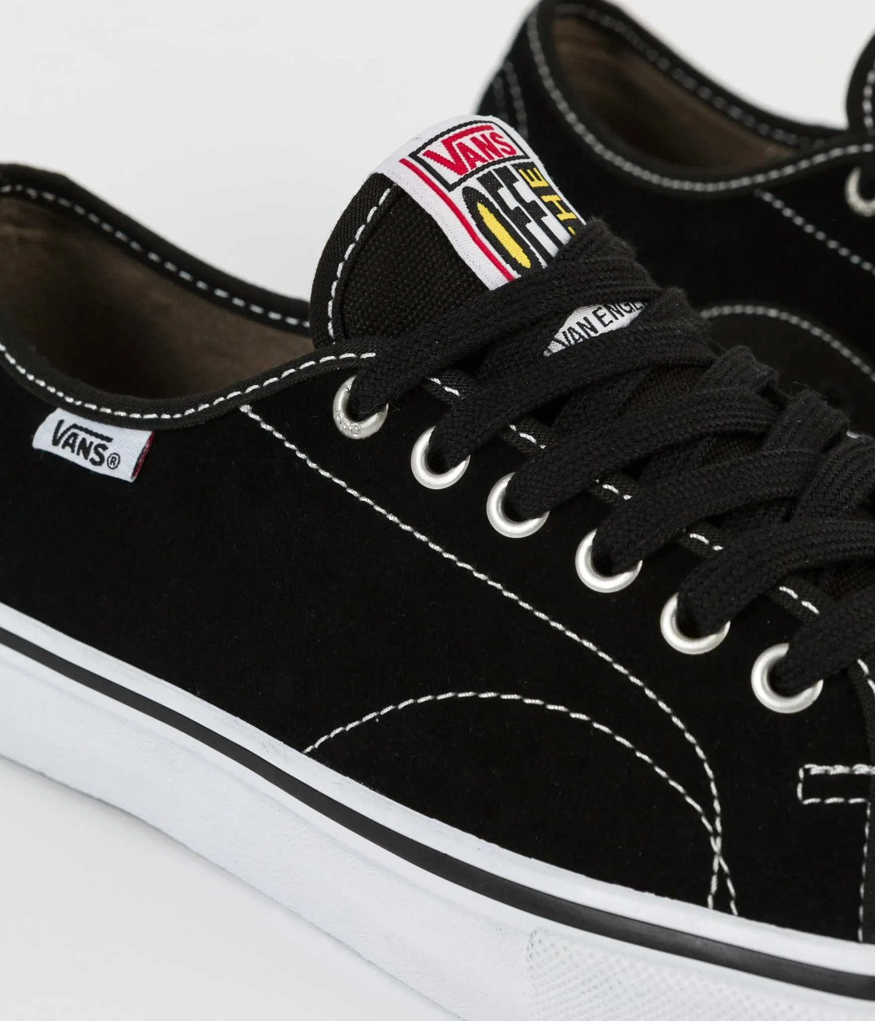 Vans AV Classic Pro Shoes - Black / White