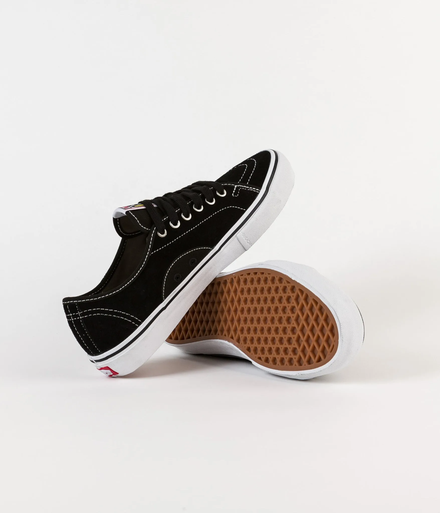 Vans AV Classic Pro Shoes - Black / White